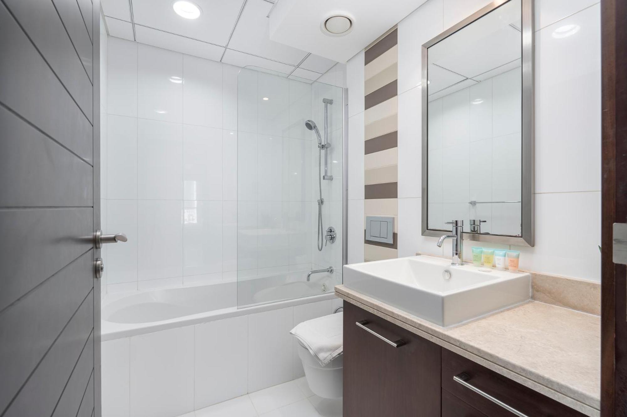Boulevard 2 Br- Burj Khalifa-dubai Mall- Pool-gym Apartment *